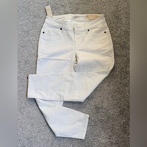 LOFT Off-White Women's Straight-Leg Jeans
Size Petite 26/2